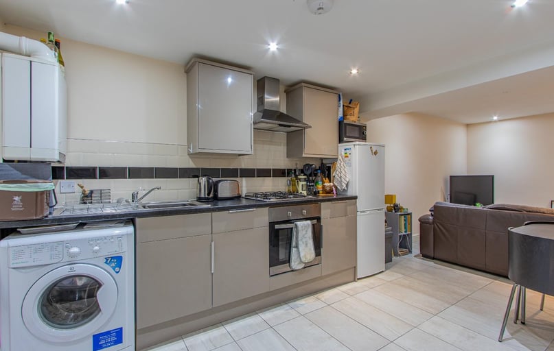 Richmond Road, Plasnewydd, Cardiff - Image 1